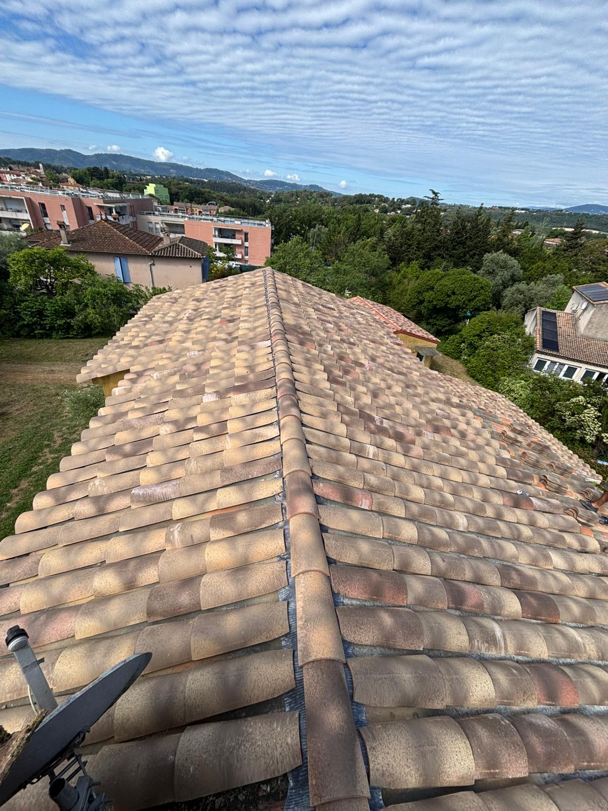 Rénovation complète de toiture en tuiles à Grasse